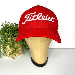 Titleist Golf Hat Titleist Pro V1  Hat Flex Fit M/L Red White Emblem Embroidery